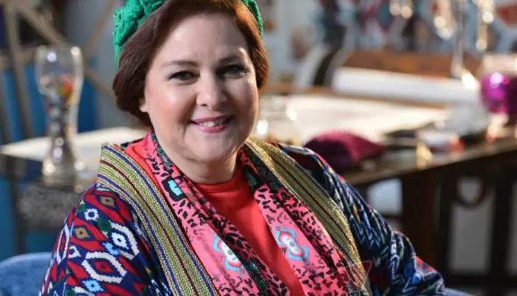 الفنانة دلال عبد العزيز